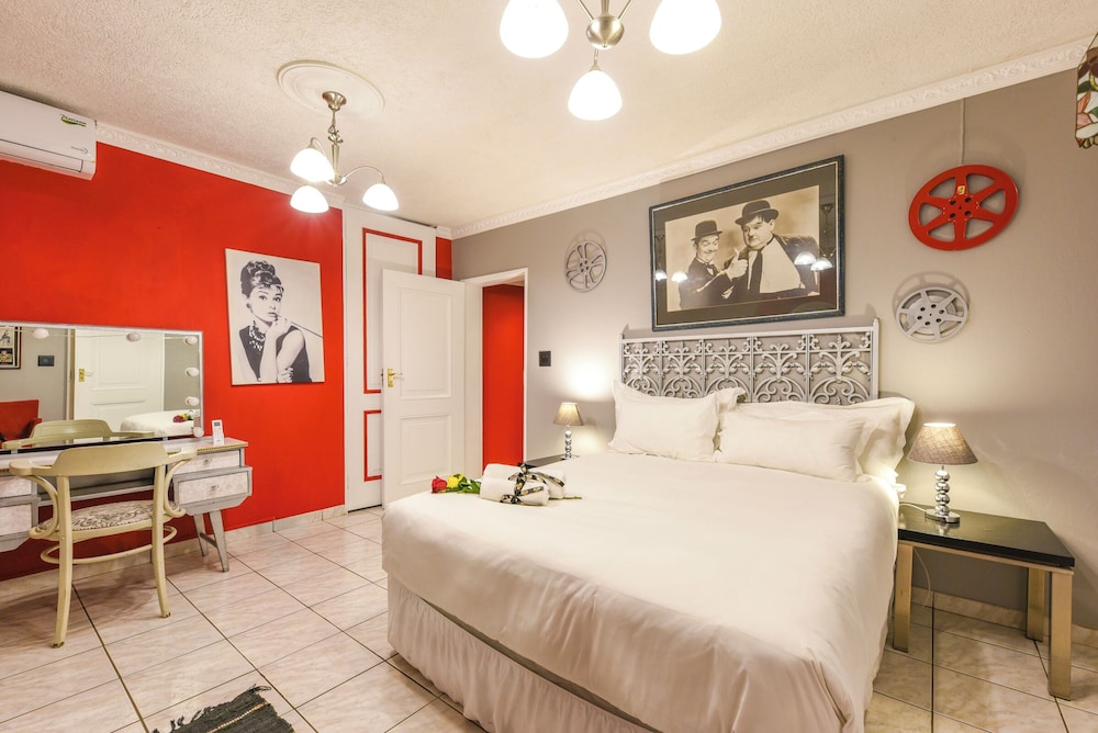 Hollywood, Suite, Queen Bed