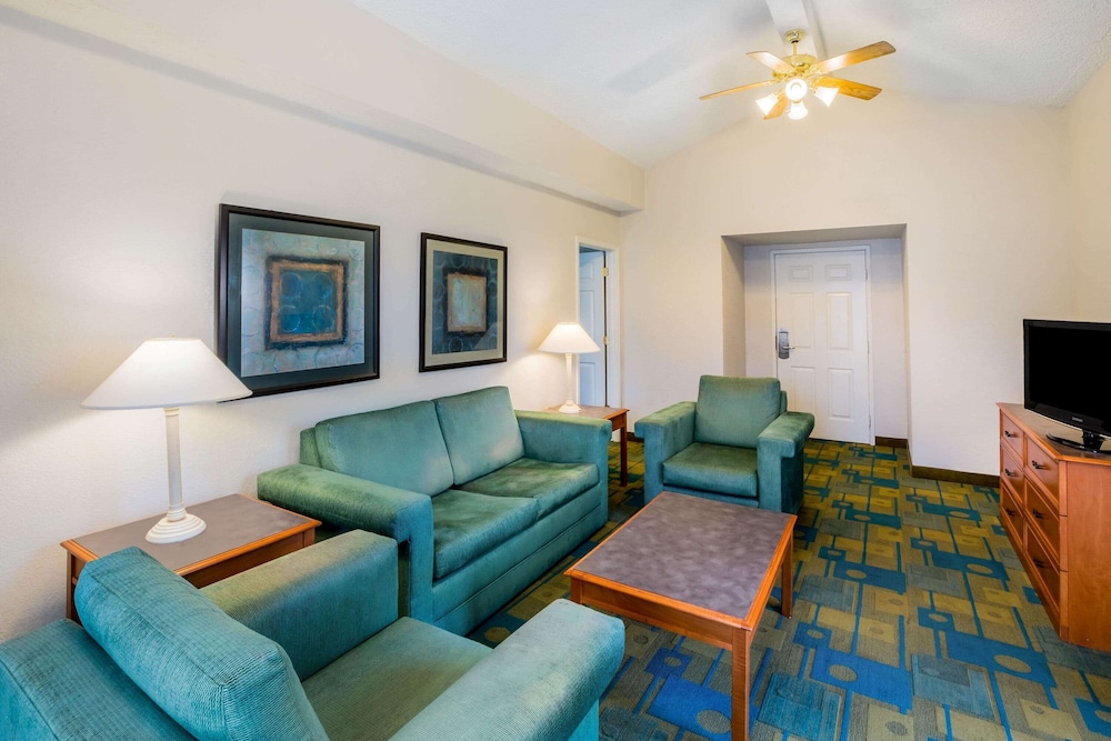 La Quinta Inn Lufkin 33/49