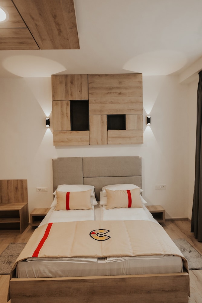DELUXE, KING BED, CITY VIEW