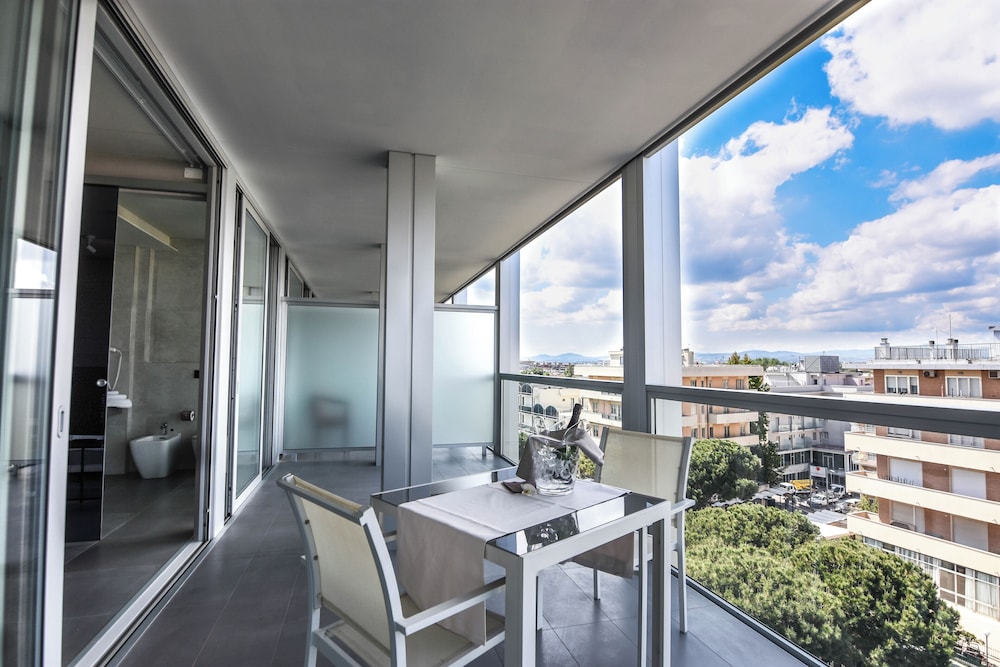 Waldorf Suite Hotel 18/47