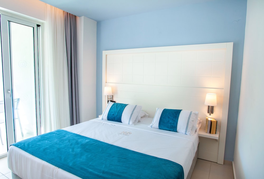 DOUBLE ROOM SUPERIOR GARDEN VIEW