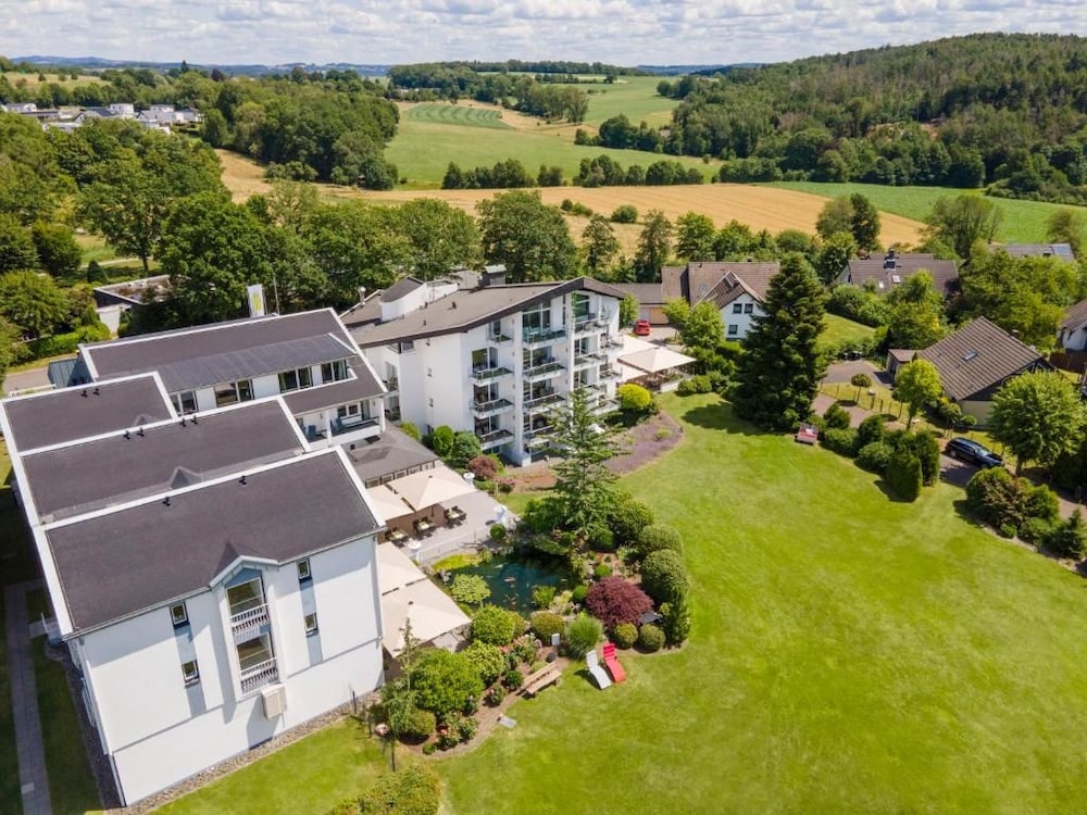 Hotel Derichsweiler Hof 41/43