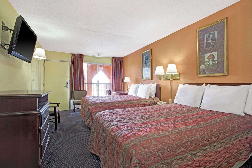 Days Inn By Wyndham Benson 14/33