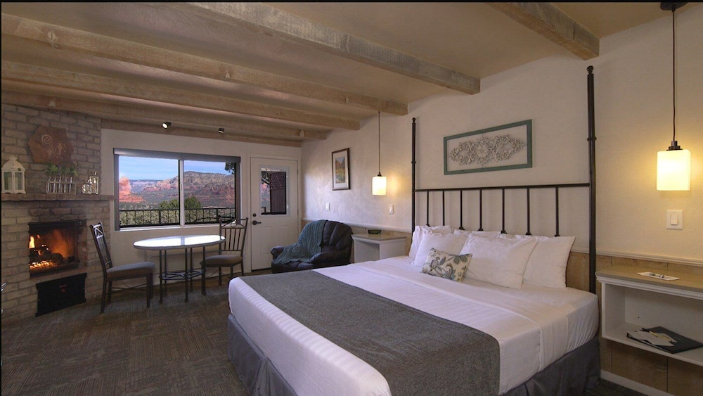 Sky Ranch Lodge 20/44