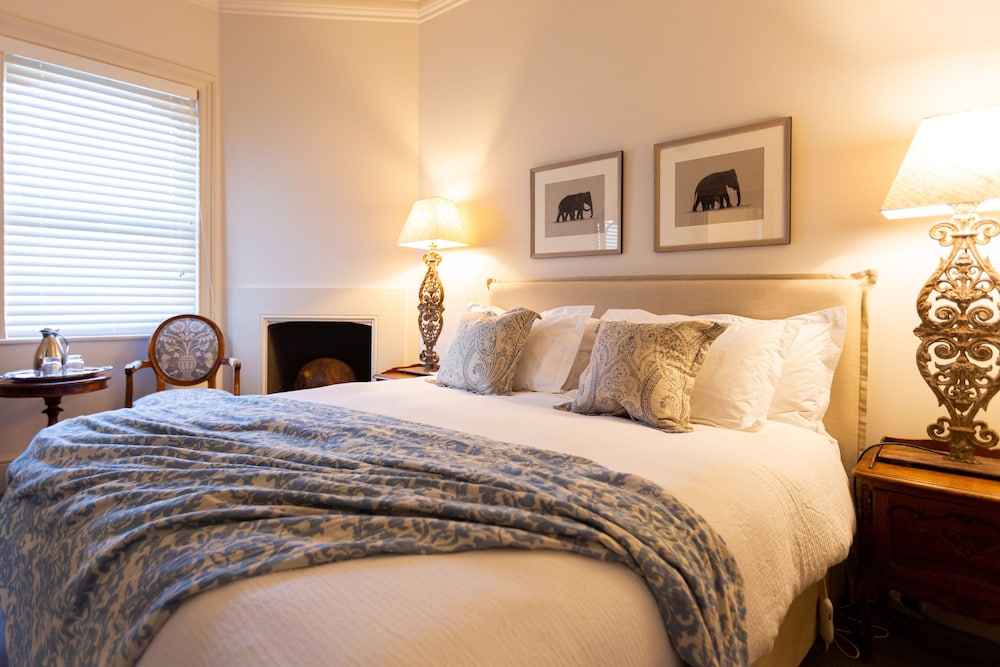 AMBERLEY HOUSE 11/50
