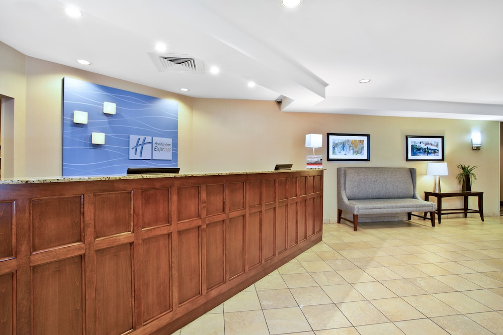 Holiday Inn Express Hotel And Suites Bradley Airport 9/74