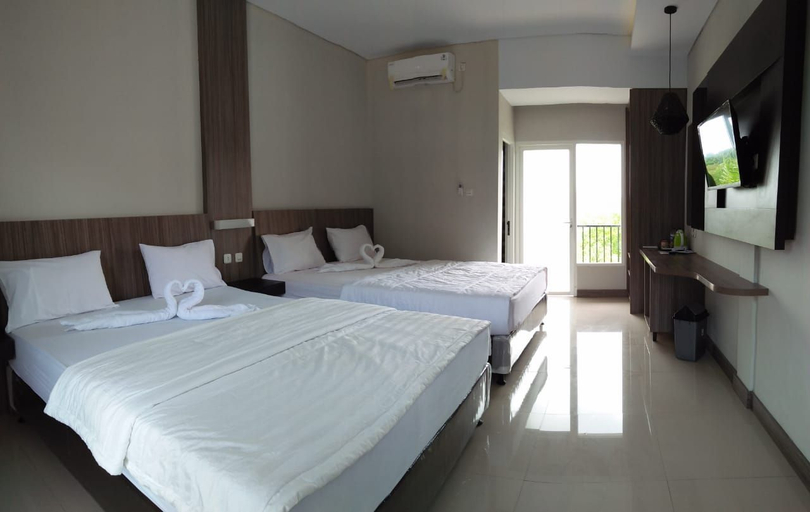 Bandengan Beach Hotel 3/11