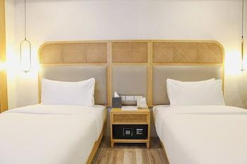 Deluxe, 2 Double Beds, No Window