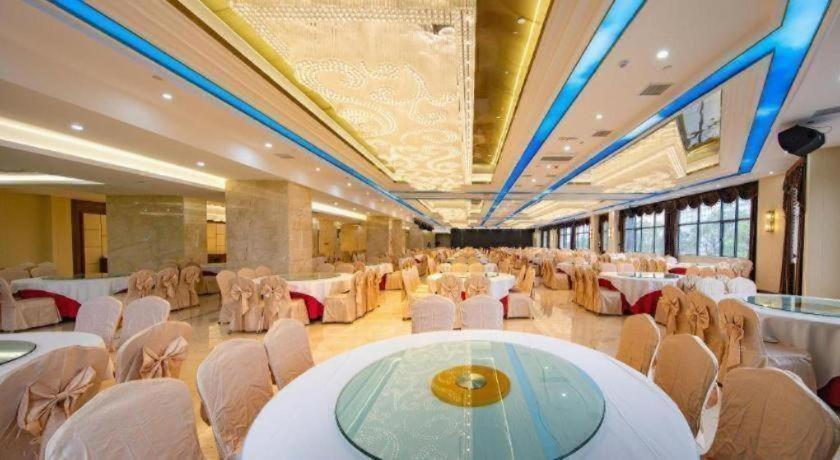 Echarm Hotel(Xiaogan Hanchuan Renmin Avenue Branch) 32/42