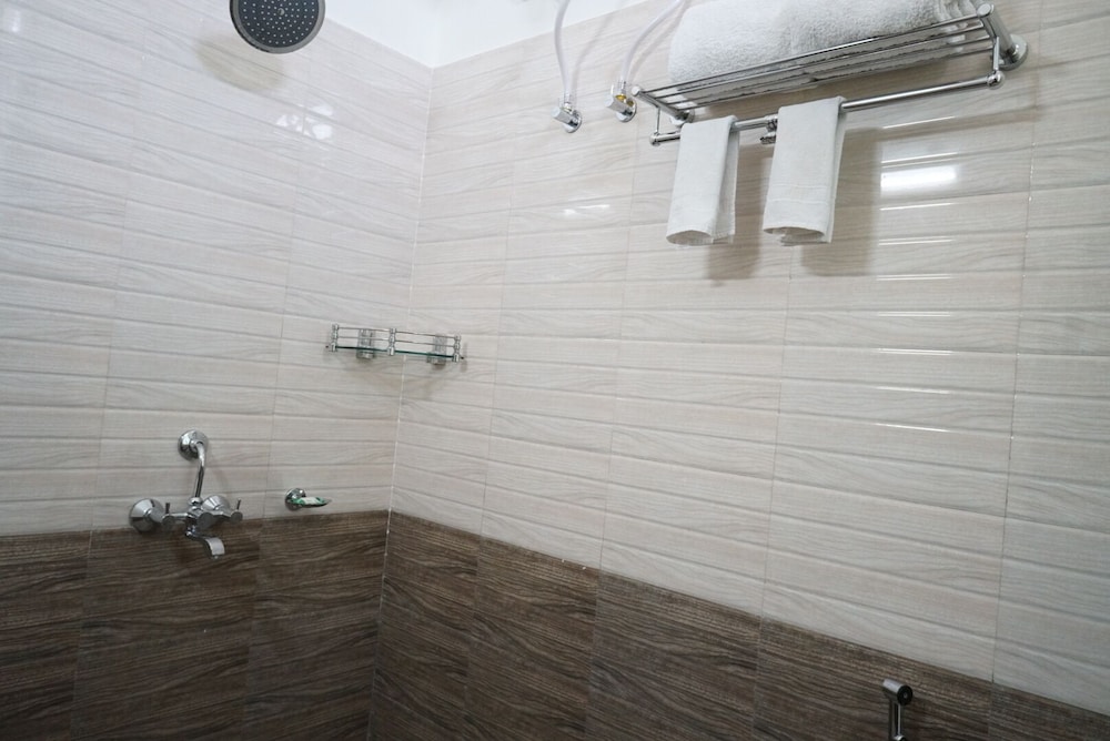 Treebo Trend Hotel Pemaling 35/35