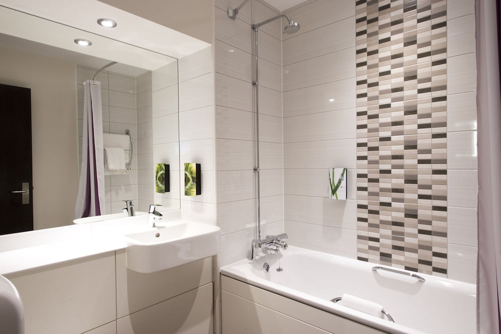 Premier Inn Cheltenham Town Centre 41/44