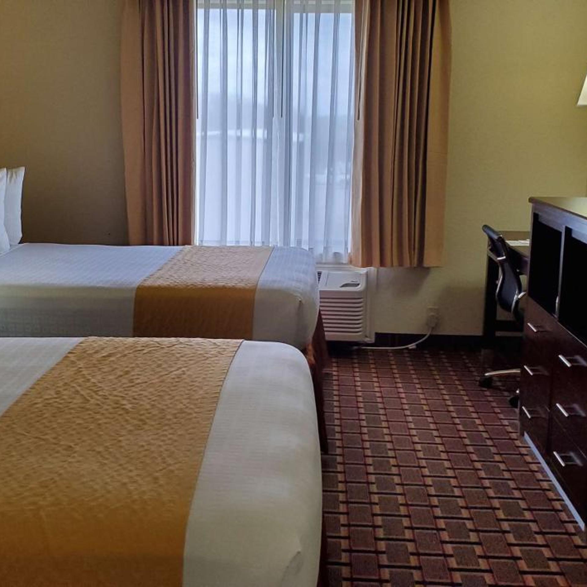 Room, 3 Queen Beds, Queen Bed, Accessible