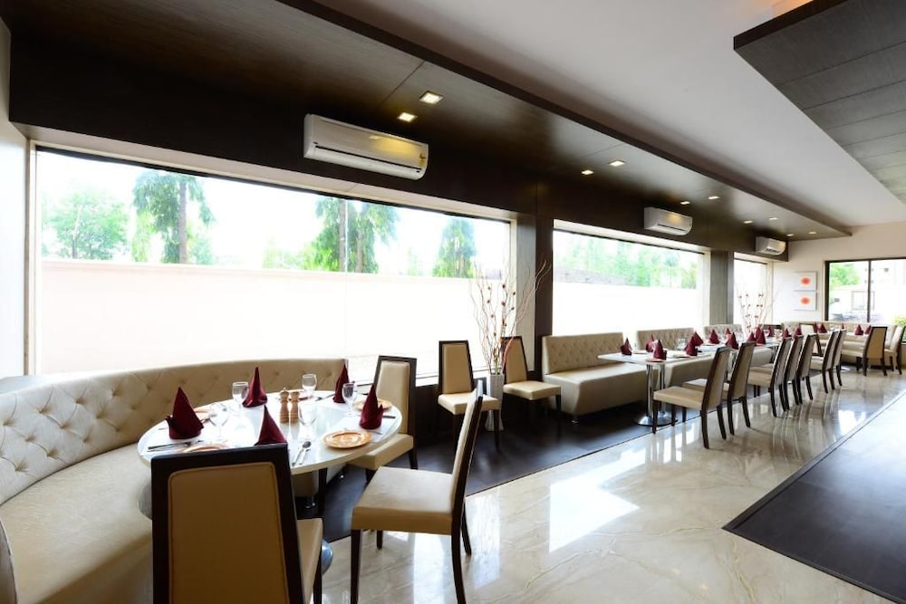 Matrix Inn Shirdi 28/46