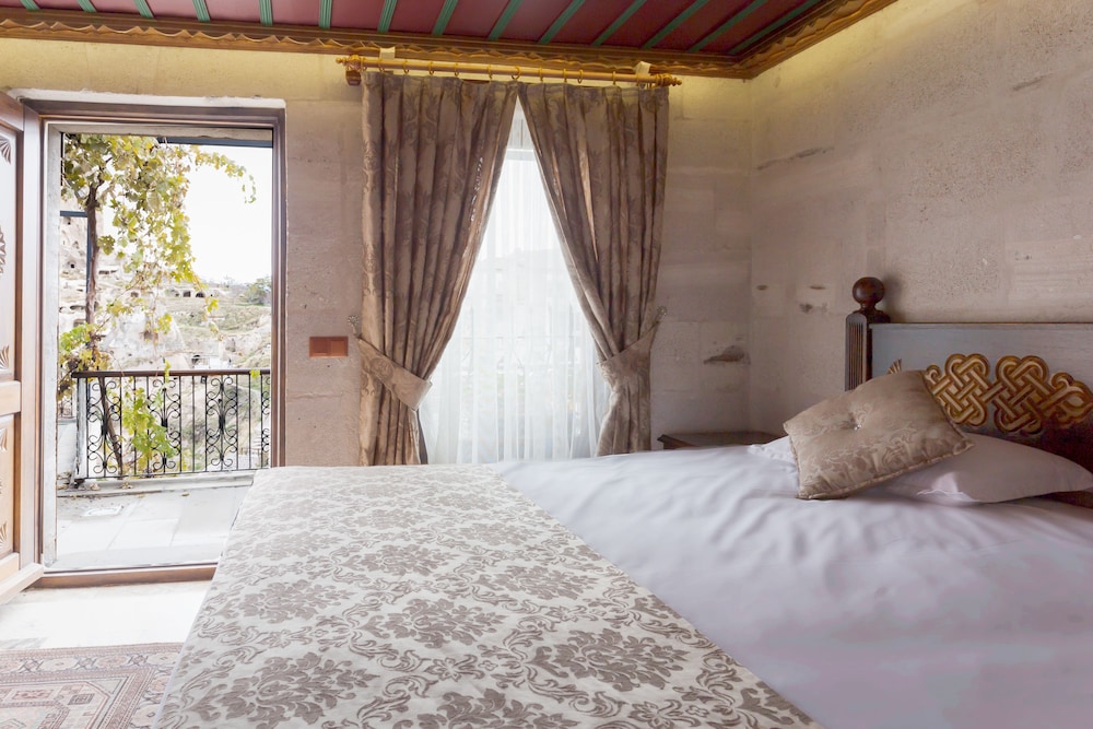 Hermes Cave Hotel 12/46