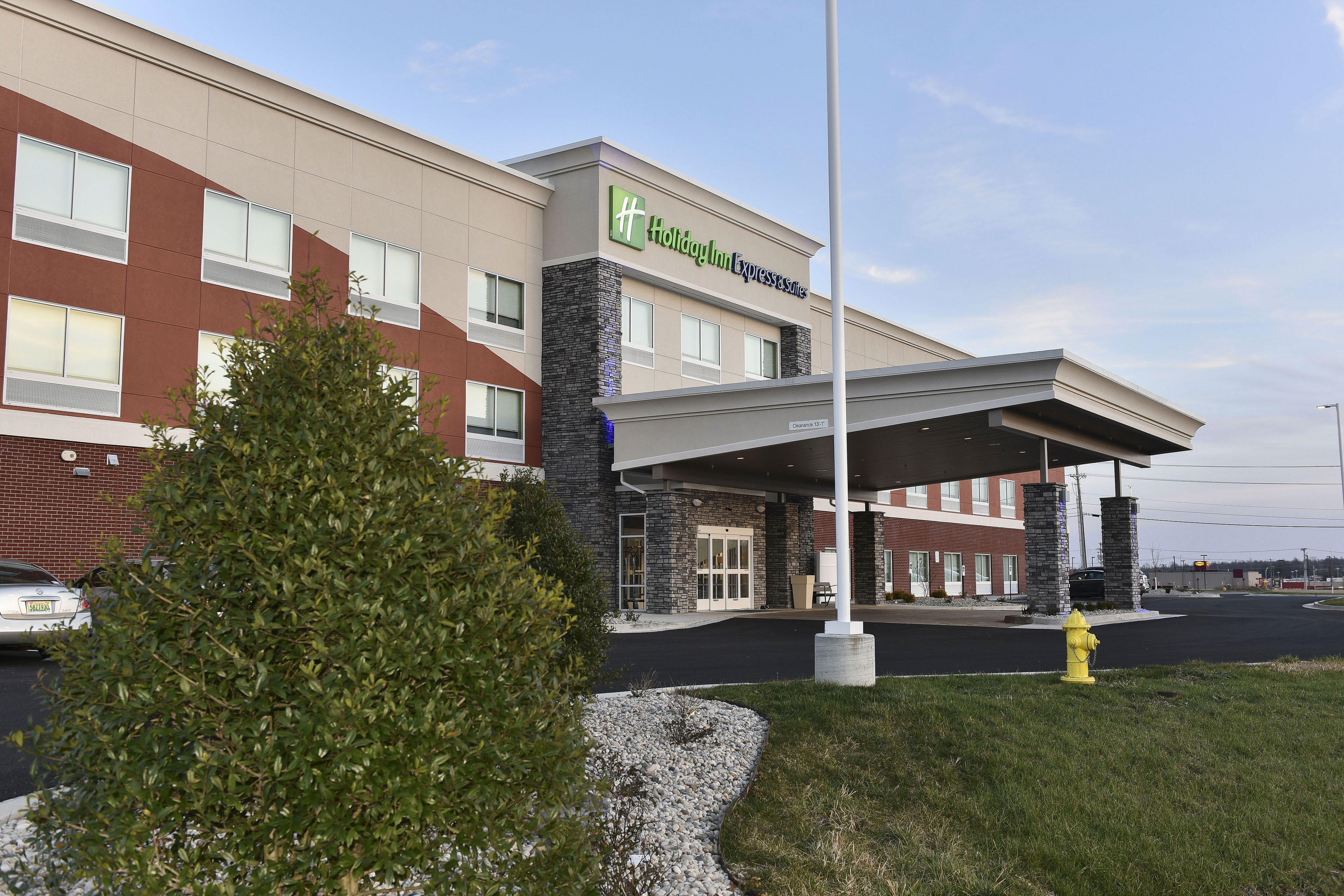 Holiday Inn Express Suites Madisonville 29/30
