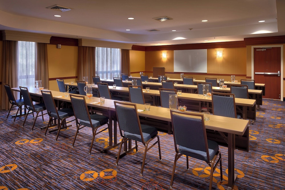 Courtyard by Marriott Kansas City Shawnee 59/71