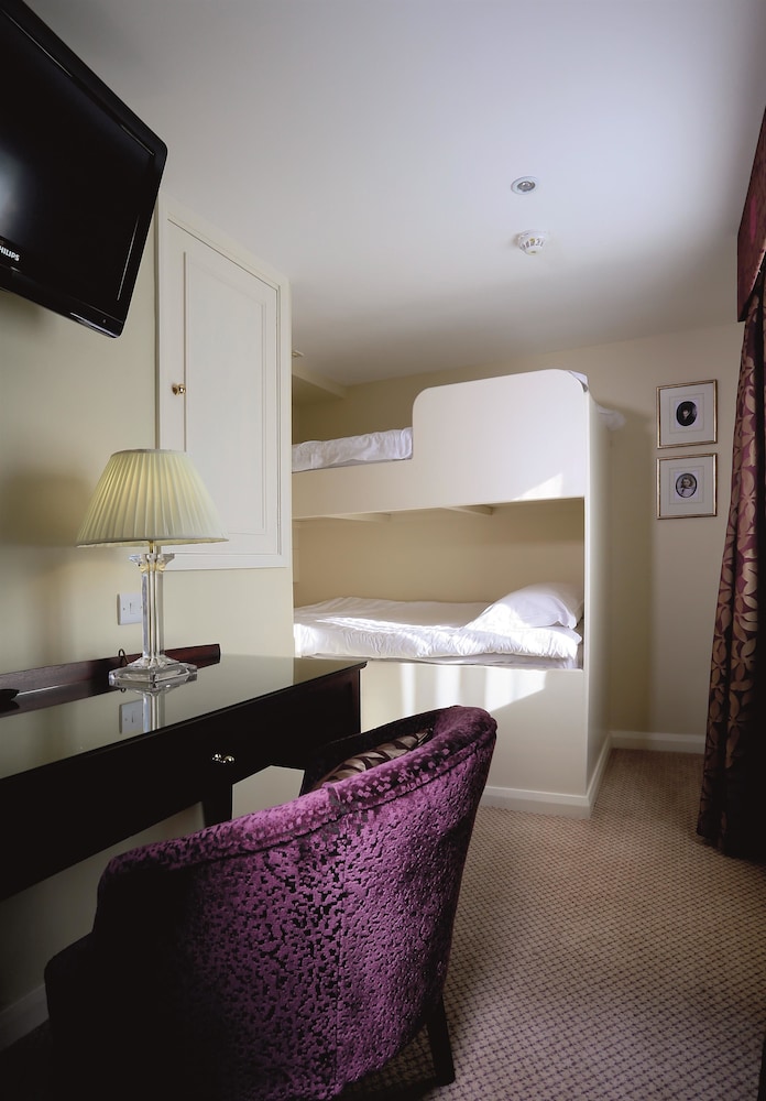 Macdonald Leeming House 27/50