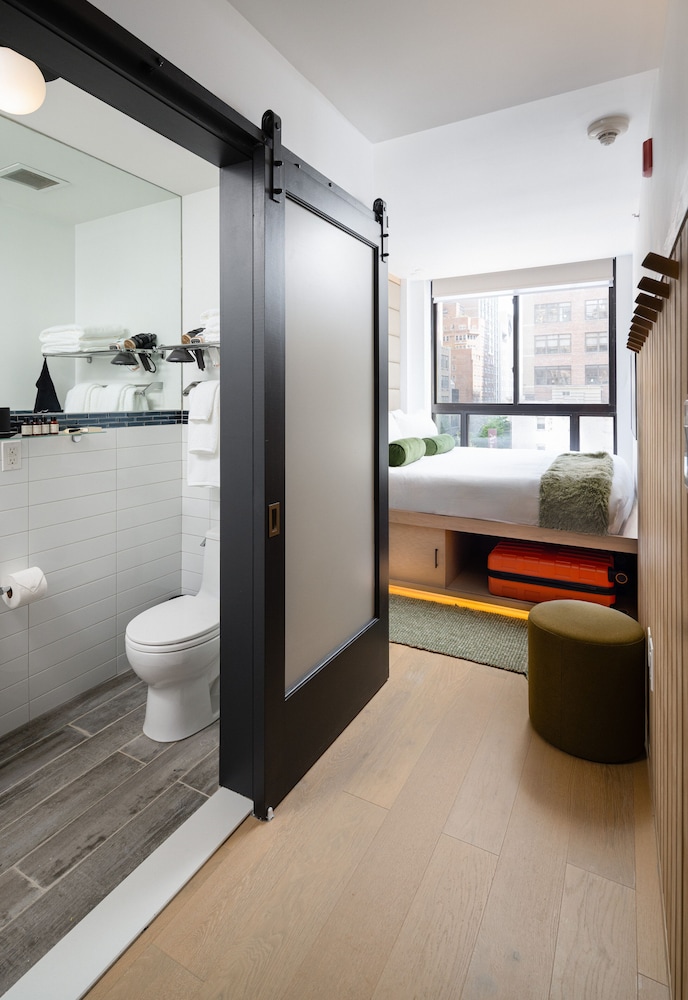 Hotel 837 46/50