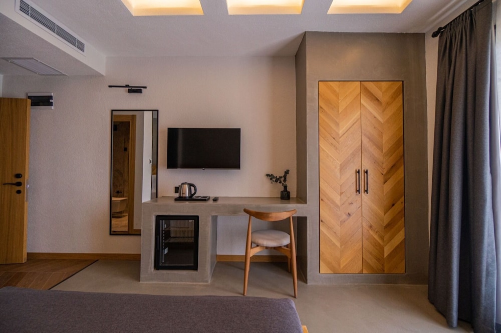 Leone Cunda Edition Otel(+12) 27/38