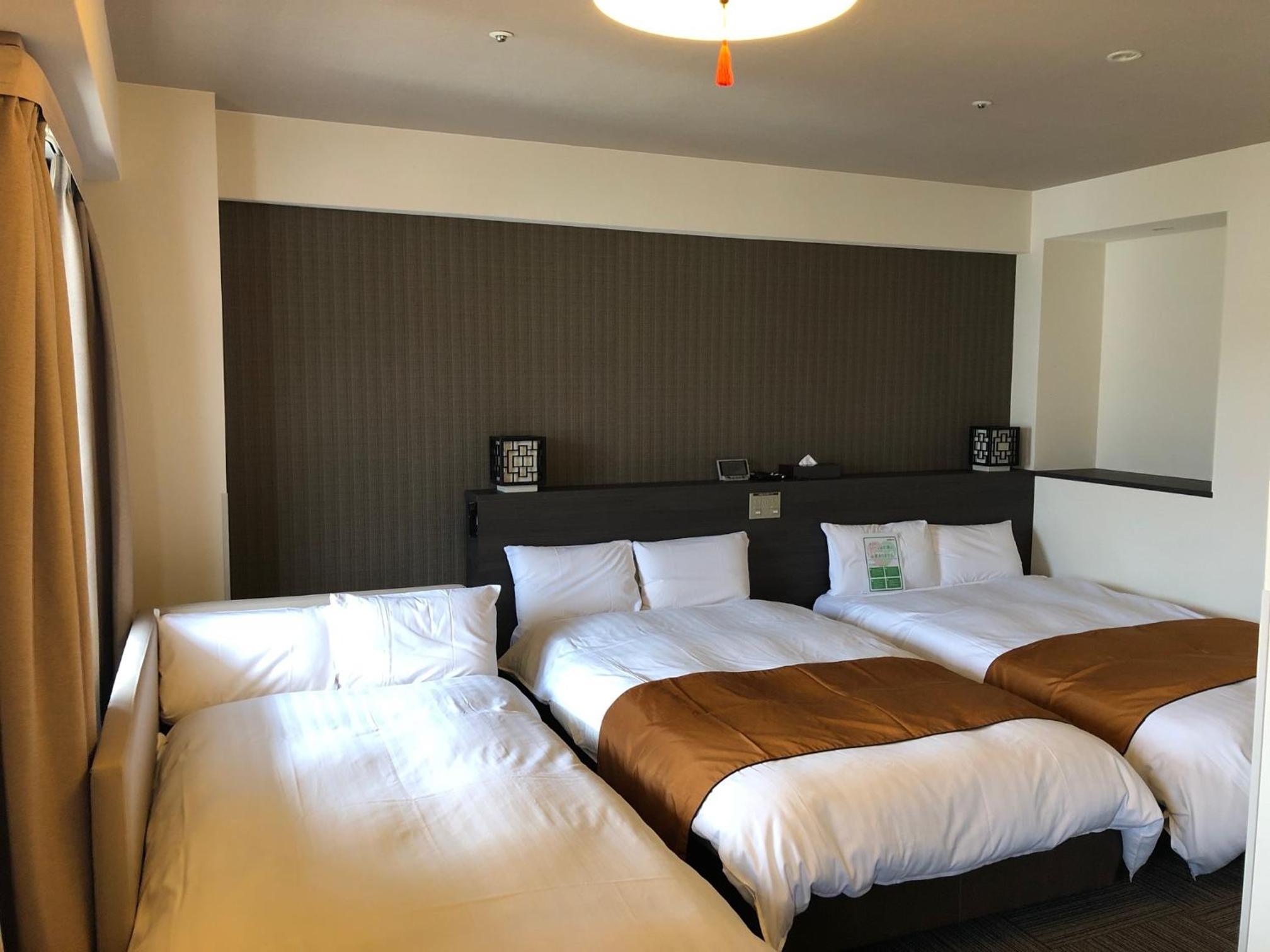 ROOM, TWIN BEDS, LARGE