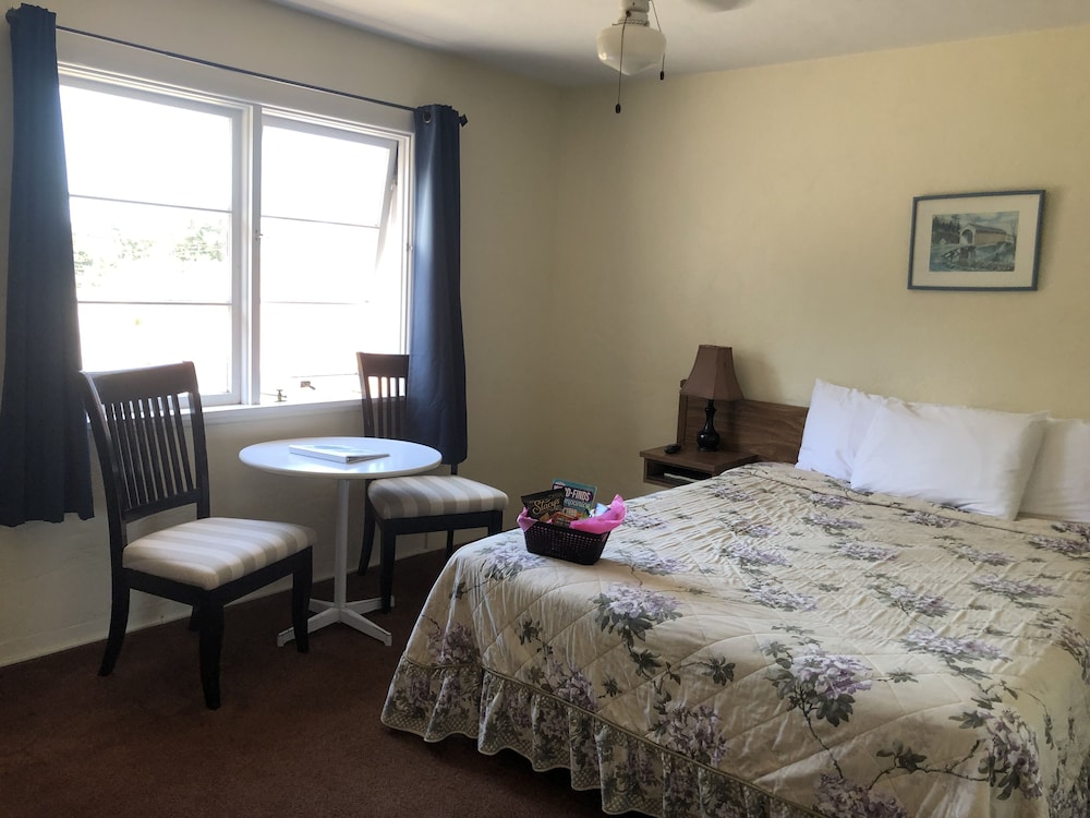 Lighthouse Inn 30/76