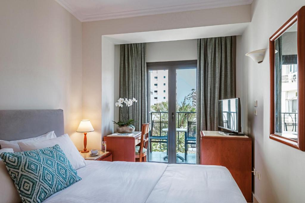 TWIN ROOM BALCONY SIDE SEA VIEW