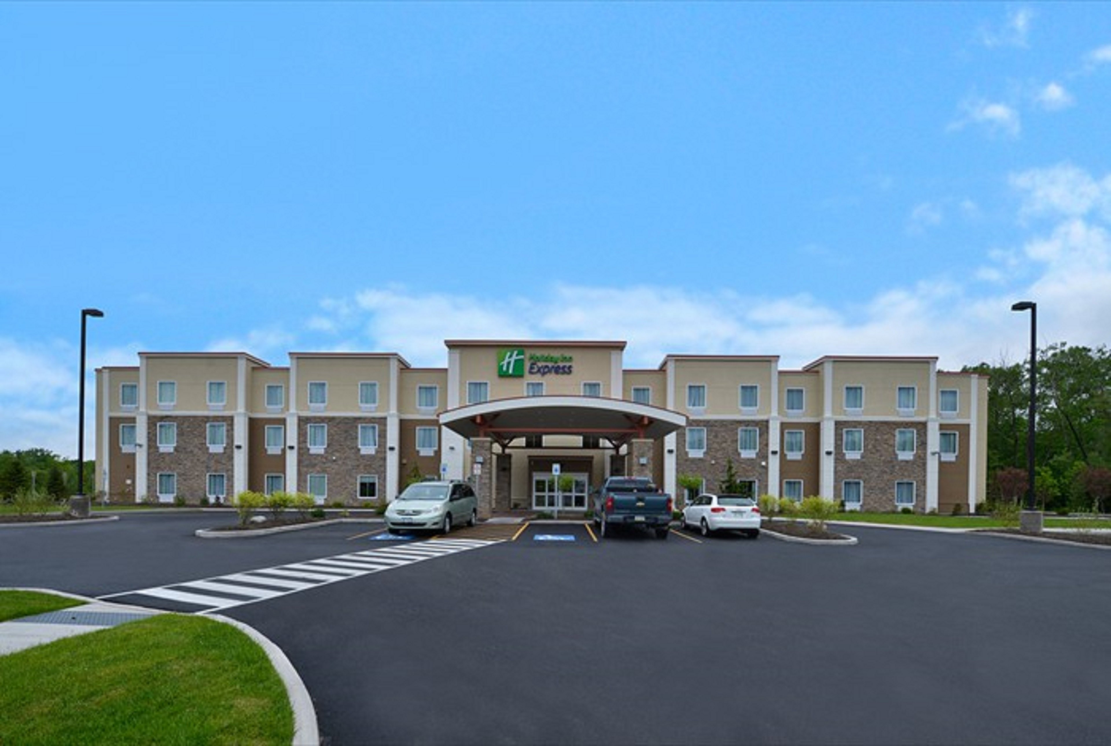 HOLIDAY INN EXPRESS CANANDAIGUA - FINGER LAKES 53/56
