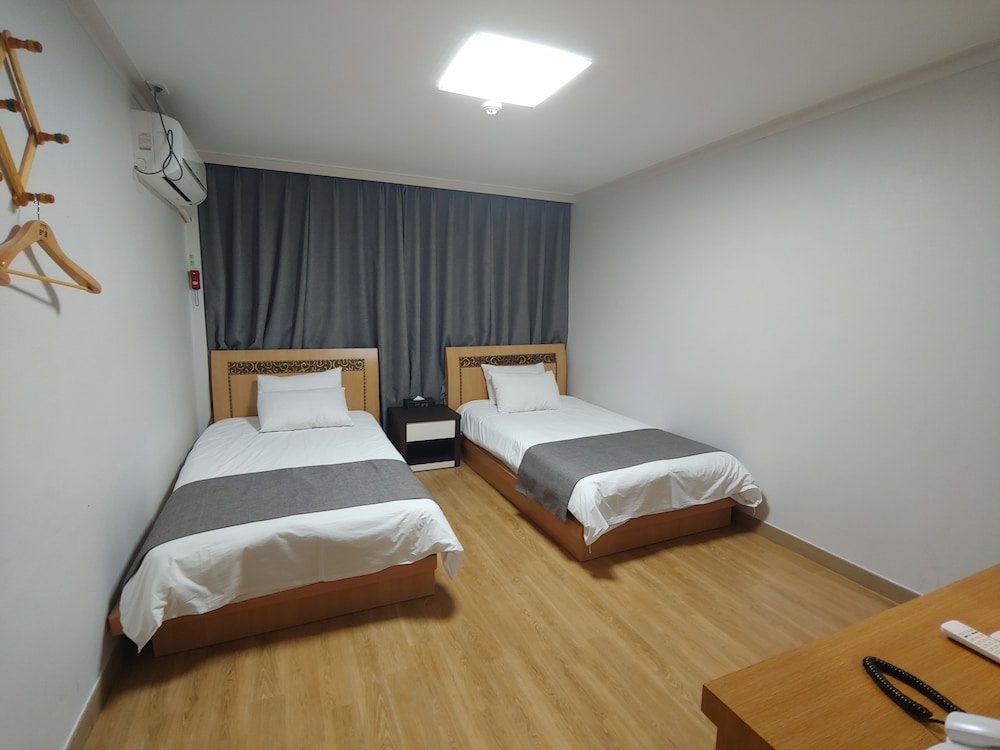 Gallery Hotel Bnb 11/30