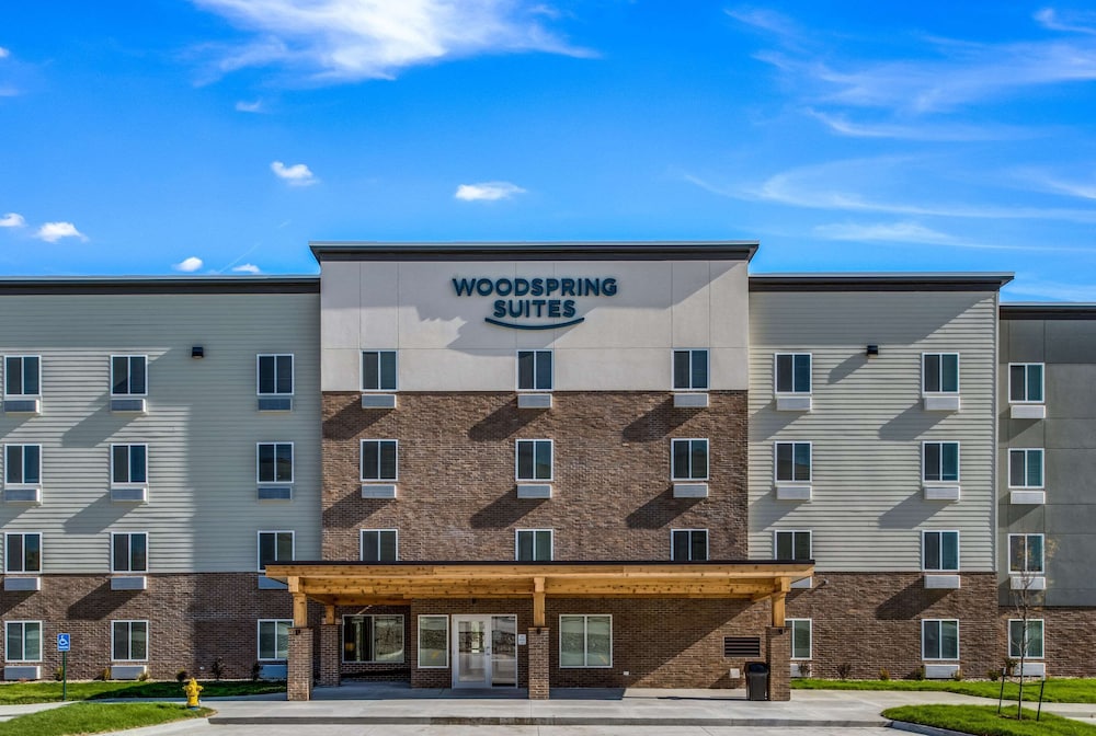 WoodSpring Suites West Des Moines 2/38