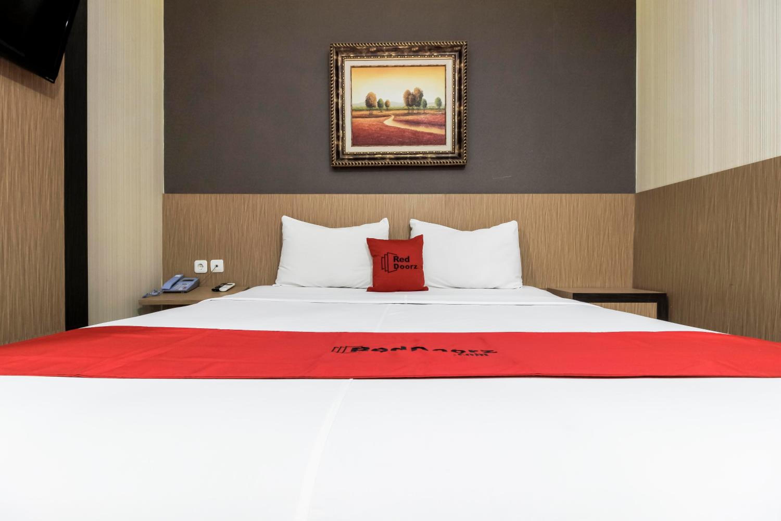 Reddoorz Plus @ Tuparev Cirebon 33/62