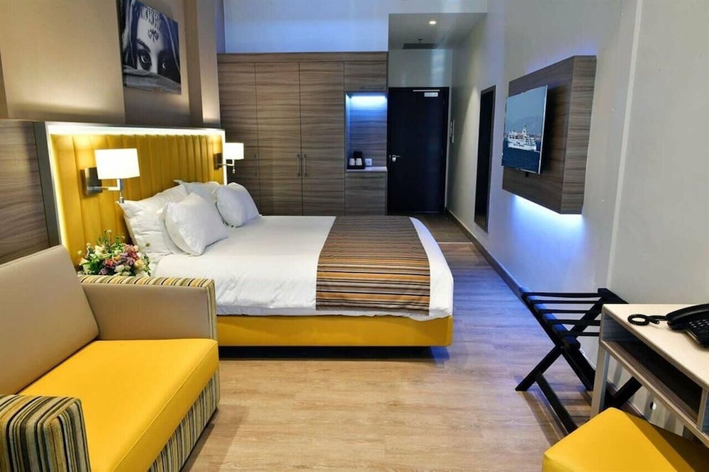 Naya Hotel 12/50