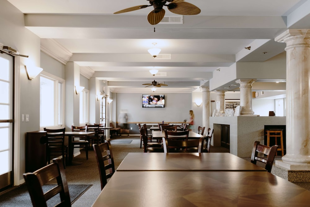 Tamarack Beach Resort Hotel 52/65