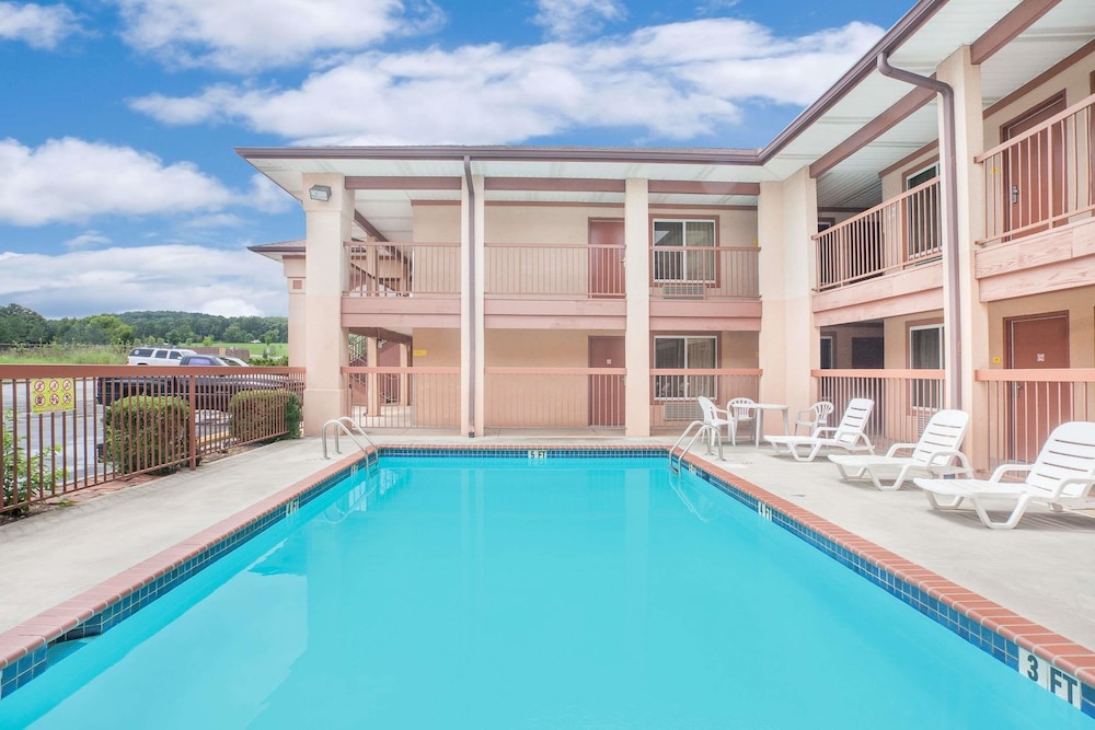 Super 8 by Wyndham Decatur Priceville 1/19