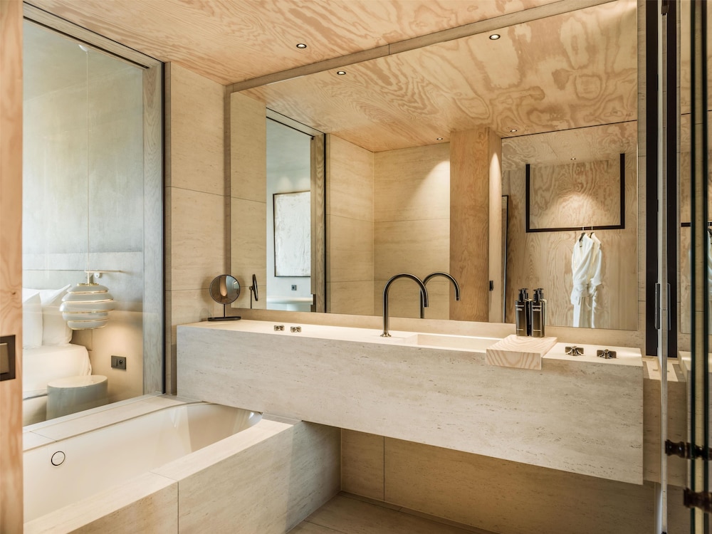 Radisson Collection Hotel, The National Brussels 50/50