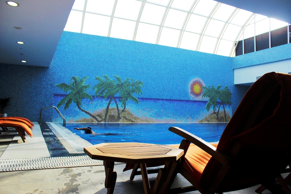 swimming pool spa