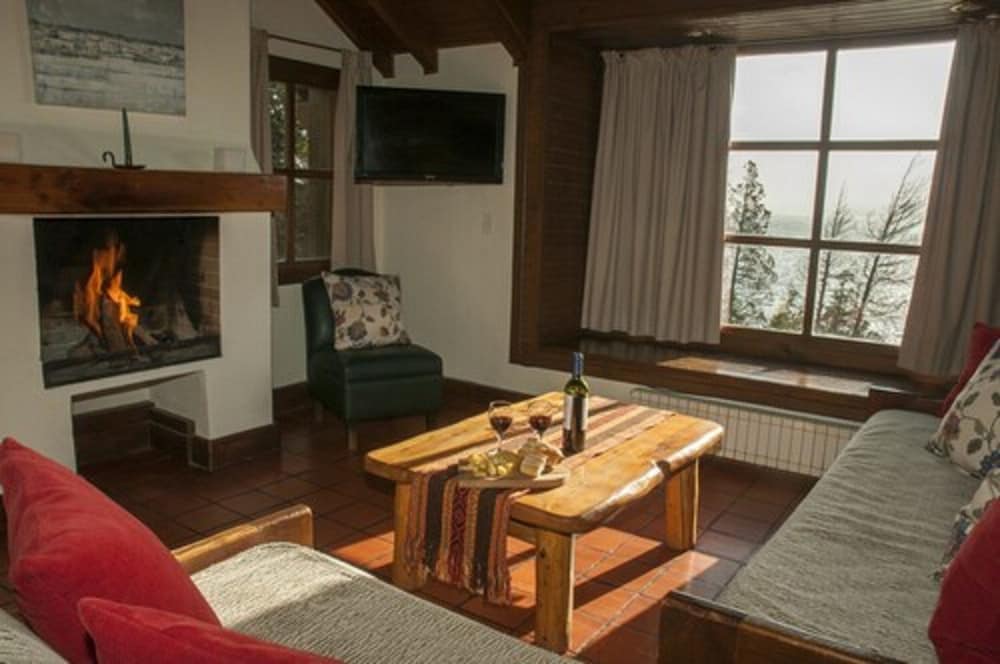 PAILAHUE LODGE & CABANAS 49/80