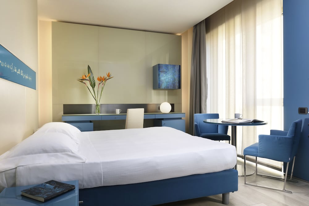 Superior, Twin Beds, Murphy Bed