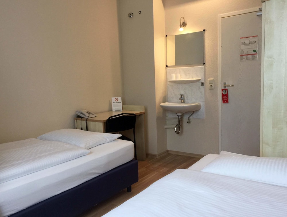 Enjoy Hostel Berlin City West 11/45