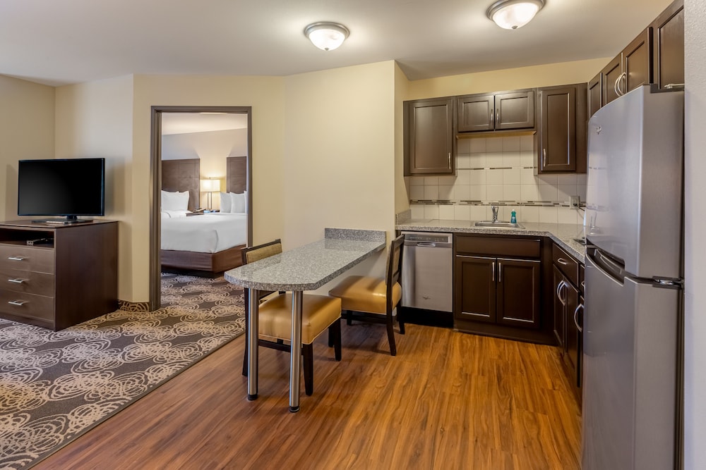 Landmark Suites 40/50