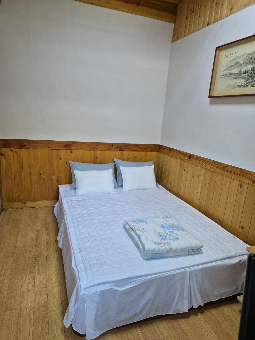غرفة بسريرين منفصلين وسرير كوين، Jeonju Star Rest Guesthouse 2/2