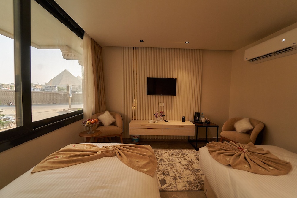 Gold’s Pyramids Hotel 25/42