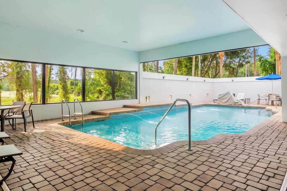 Holiday Inn Express & Suites Jacksonville SE- Med Ctr Area 29/55