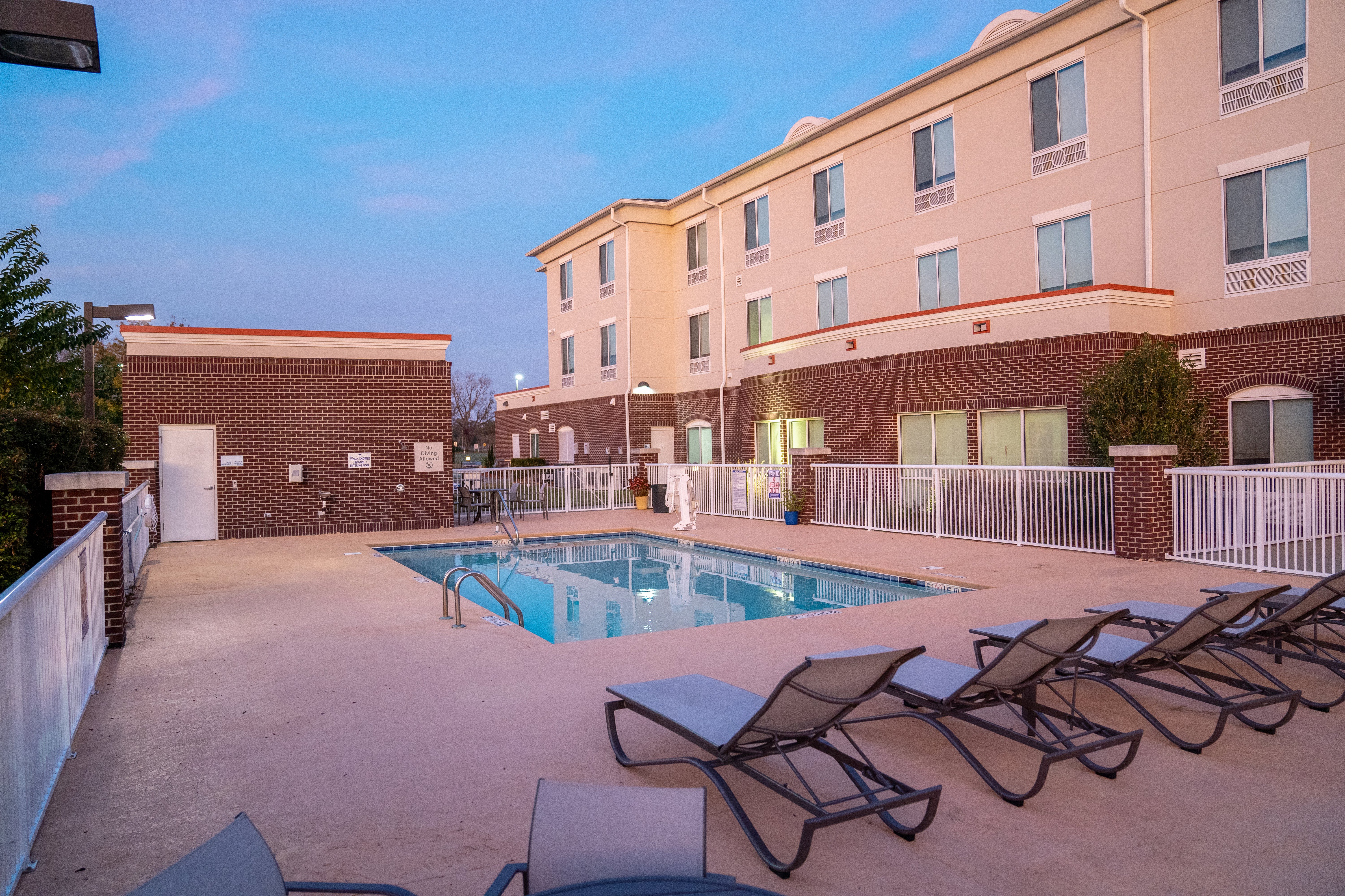 Holiday Inn Express Pembroke 45/50