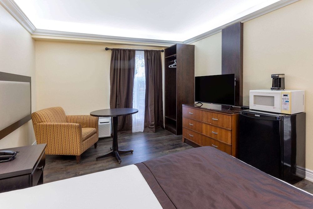 Travelodge by Wyndham Sarnia 29/40