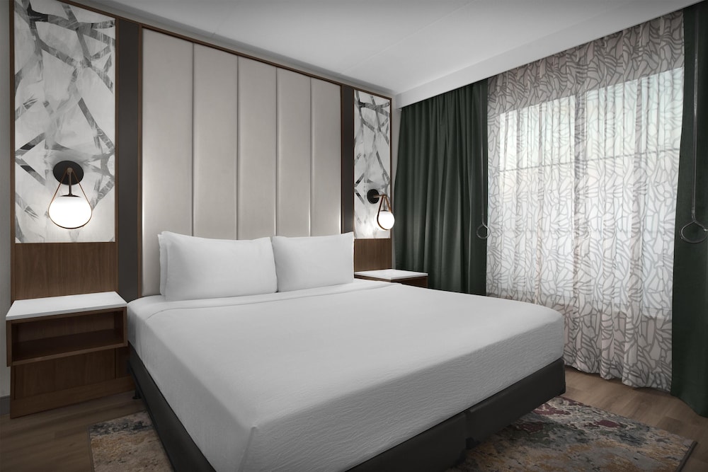 2 Rooms, Suite, King Bed, Sofa