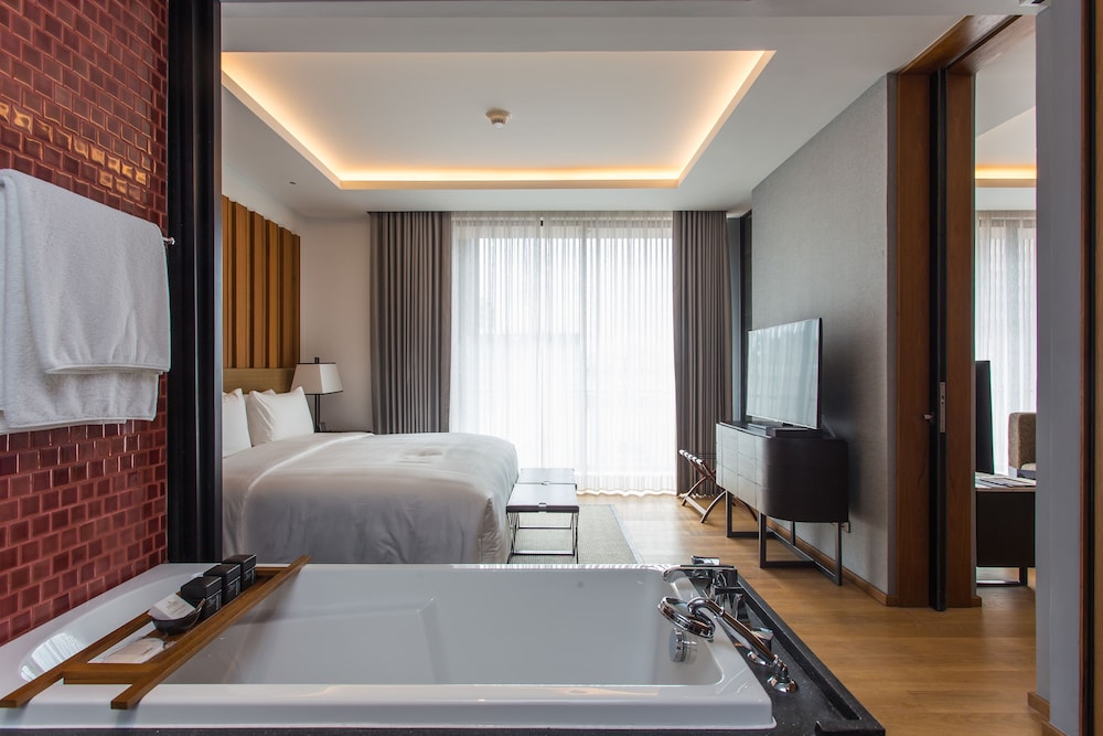 Anantara Chiang Mai Serviced Suites 13/75