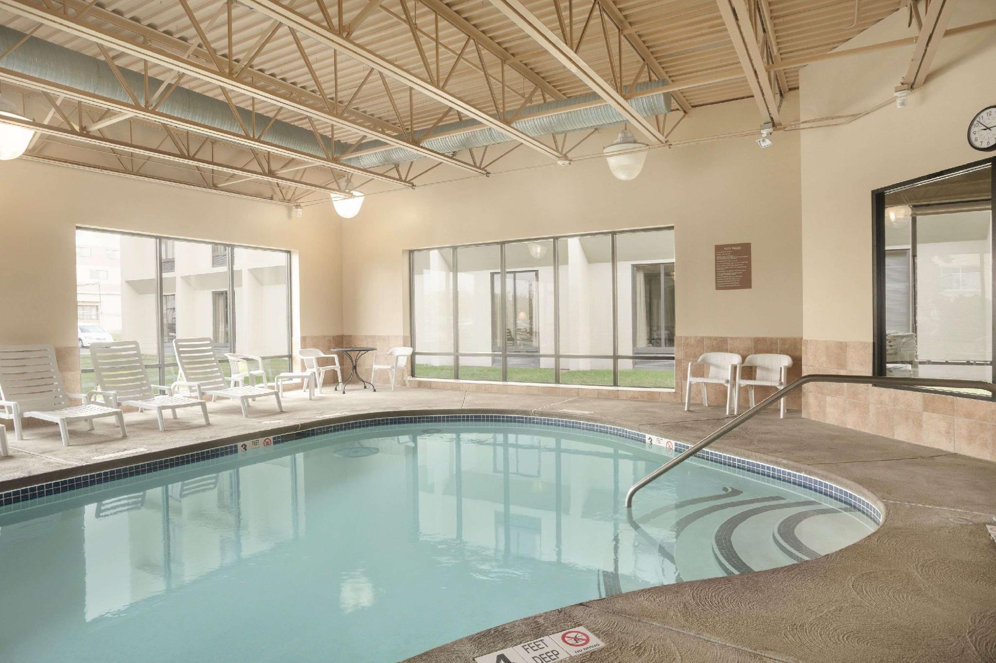 Comfort Inn & Suites Buffalo Airport 28/55