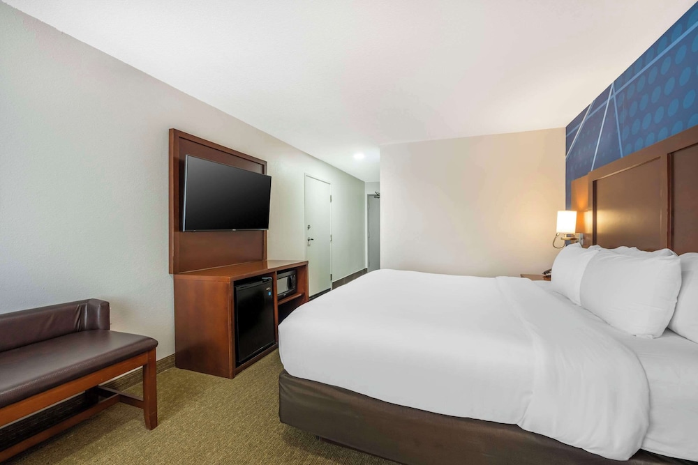 جناح بسرير كينج لذوي الإعاقة، Comfort Suites Omaha East-Council Bluffs 2/4