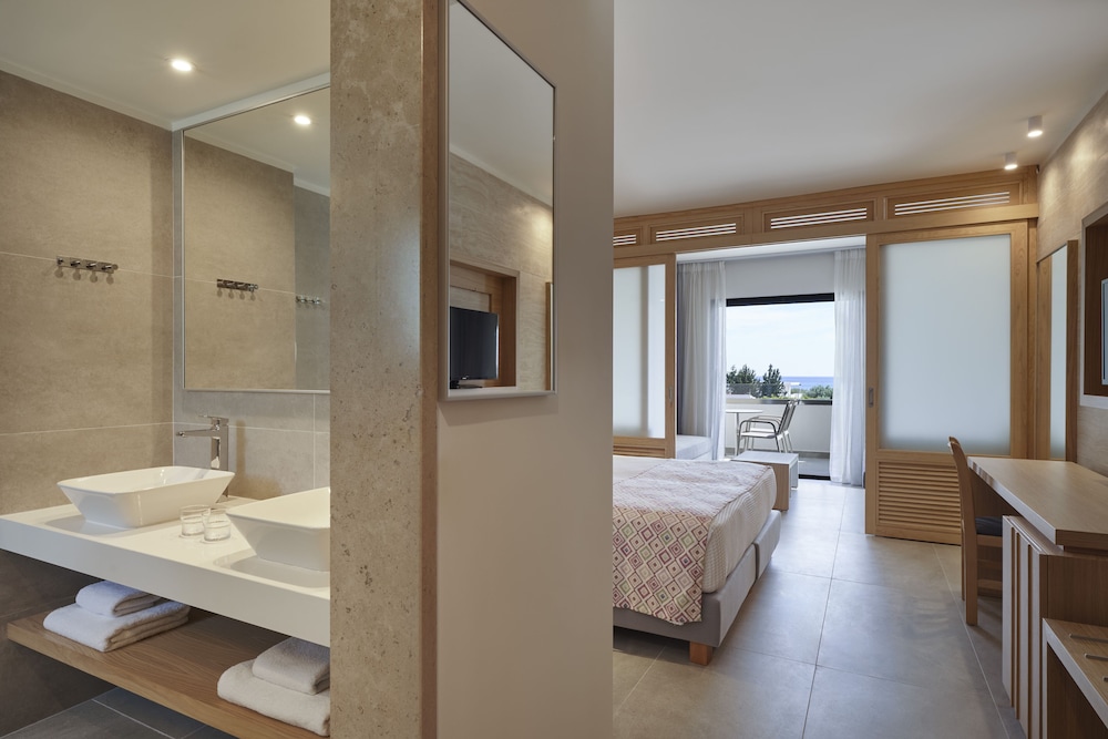 Atlantica Mikri Poli Rhodes 62/65