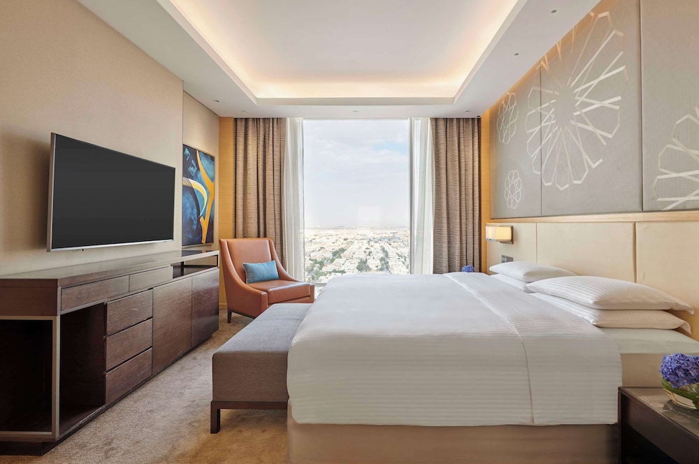 ROOM, KING BED, HIGH FLOOR